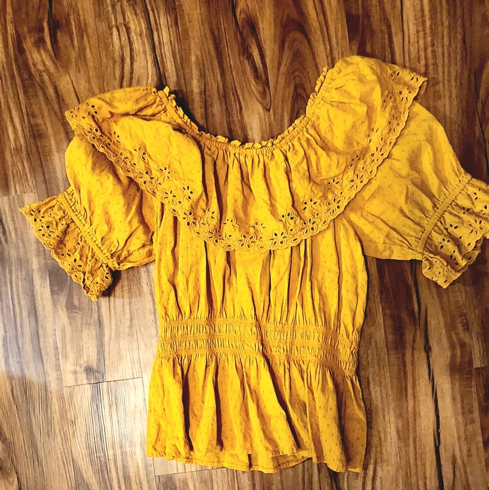 Womens short sleeve top